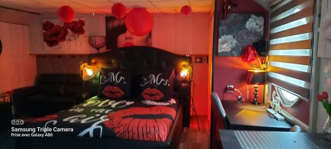 Peniche Morgane 2 Sas Les Betises Hotell Cambrai Eksteriør bilde