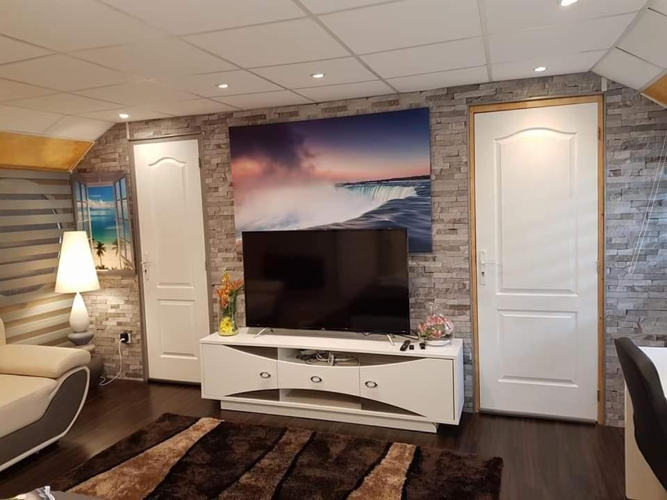Peniche Morgane 2 Sas Les Betises Hotell Cambrai Eksteriør bilde